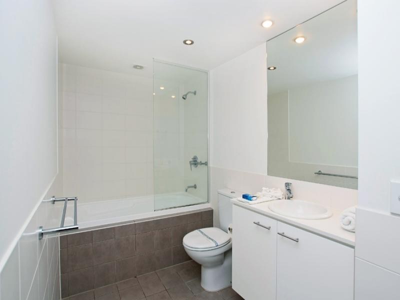 2003/33 TE Peters Drive, Broadbeach Waters QLD 4218