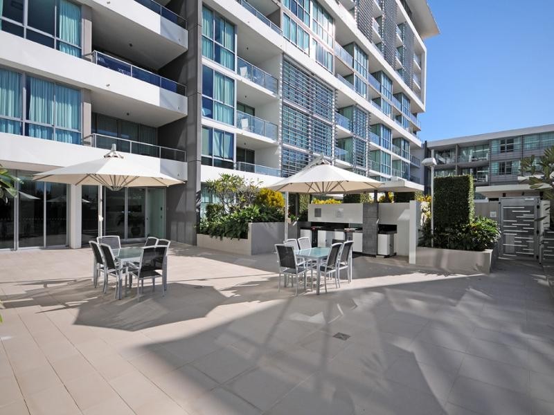 2003/33 TE Peters Drive, Broadbeach Waters QLD 4218