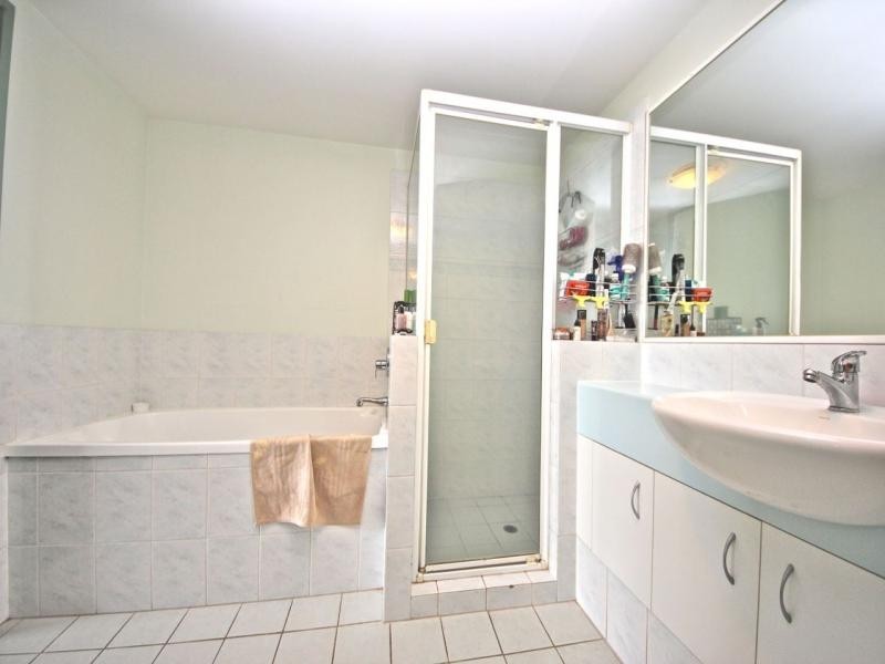 808/30 Surf Parade, Broadbeach QLD 4218