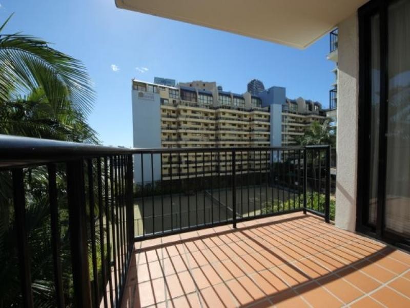 32/30 Surf Parade, Broadbeach QLD 4218