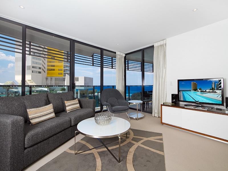 72/4 Charles Avenue, Broadbeach QLD 4218