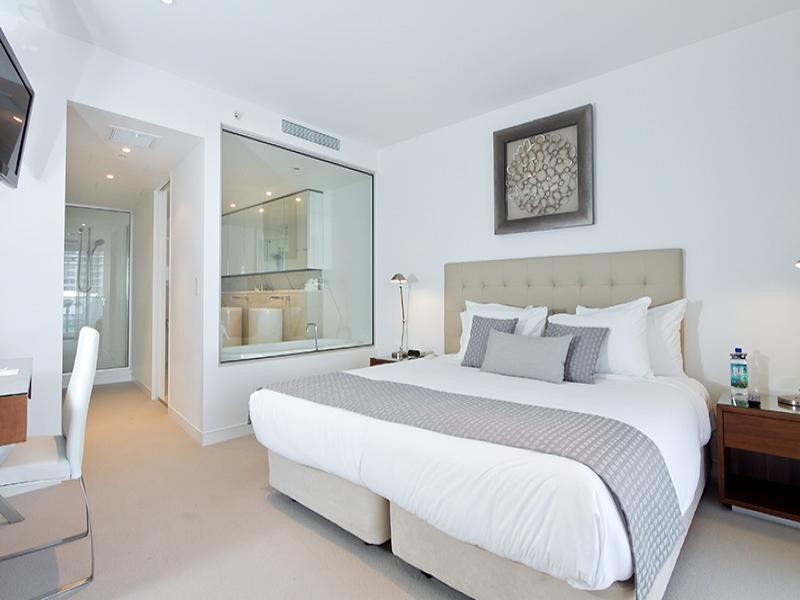 72/4 Charles Avenue, Broadbeach QLD 4218