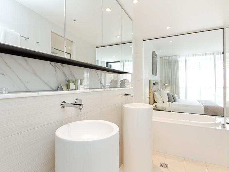 72/4 Charles Avenue, Broadbeach QLD 4218