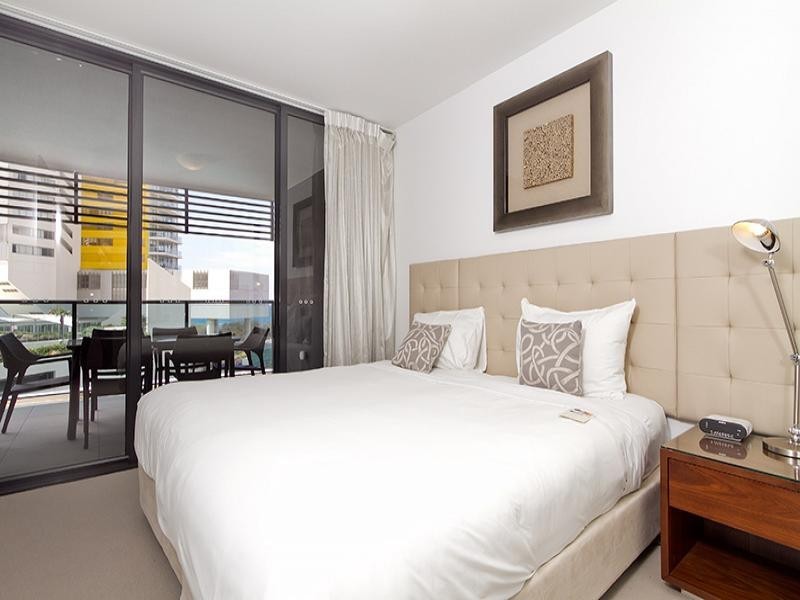 72/4 Charles Avenue, Broadbeach QLD 4218