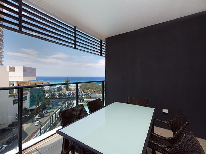 72/4 Charles Avenue, Broadbeach QLD 4218