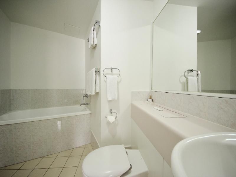 11/30 Surf Parade, Broadbeach QLD 4218