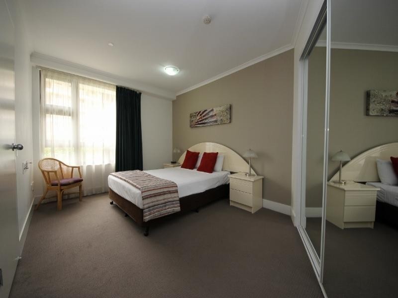 11/30 Surf Parade, Broadbeach QLD 4218