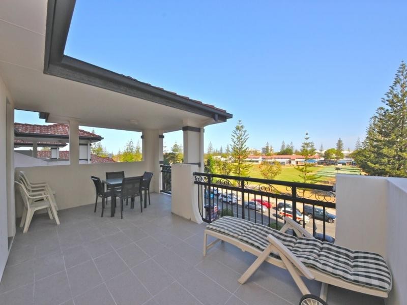 21/9-13 Margaret Ave, Broadbeach QLD 4218