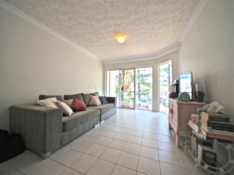 7 Redondo Avenue, Miami QLD 4220