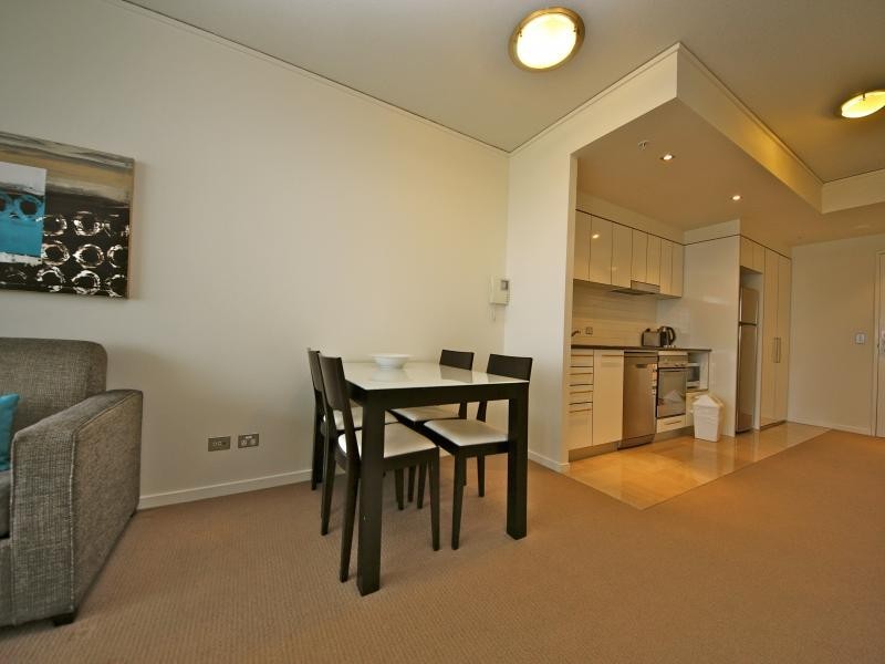 30-36 Burra Street, Chevron Island QLD 4217