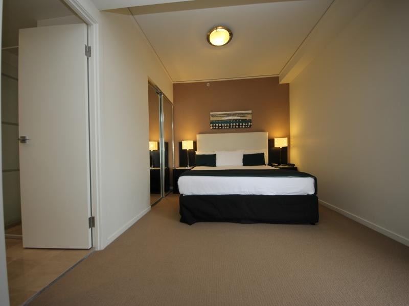 30-36 Burra Street, Chevron Island QLD 4217