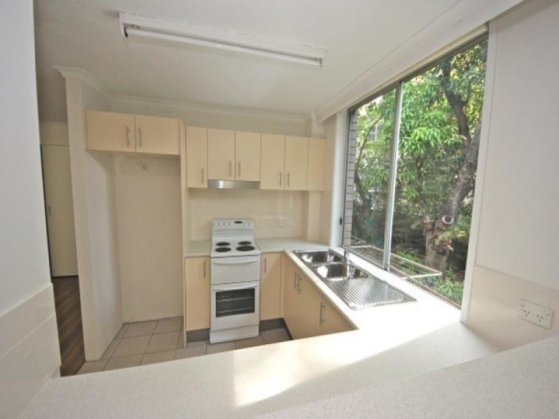 186 Surf Pde, Broadbeach QLD 4218