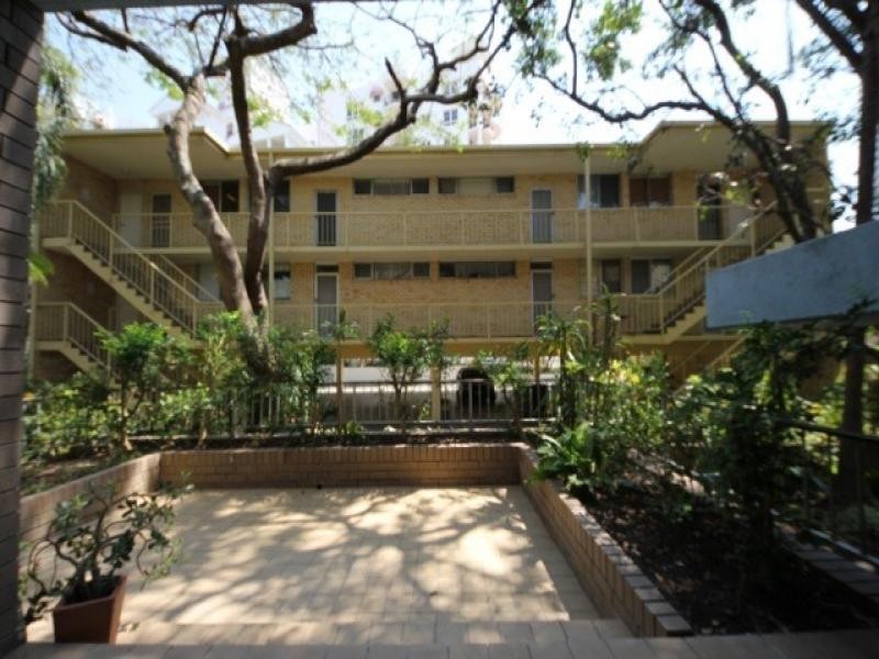 186 Surf Pde, Broadbeach QLD 4218