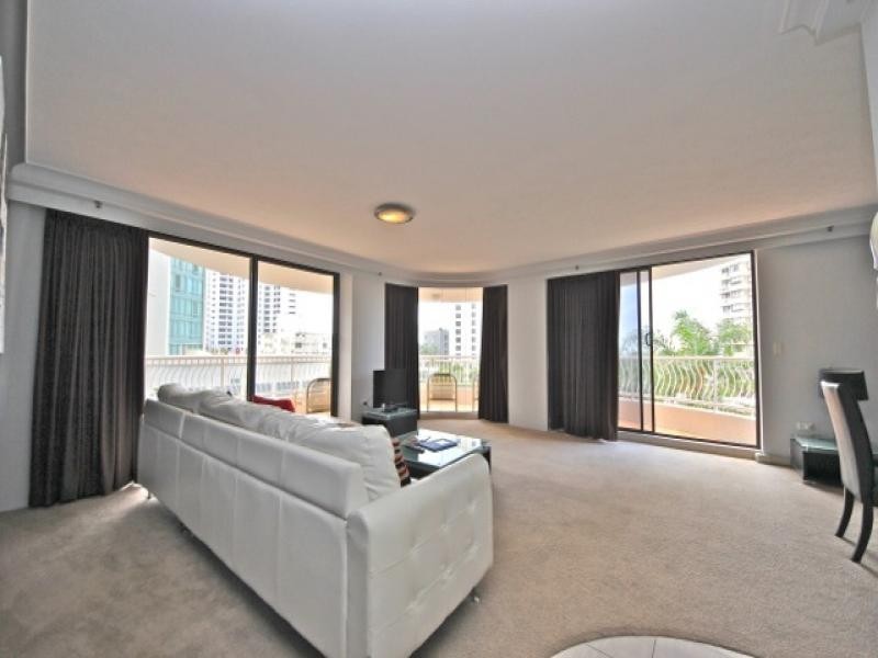 30 Laycock St, Surfers Paradise QLD 4217