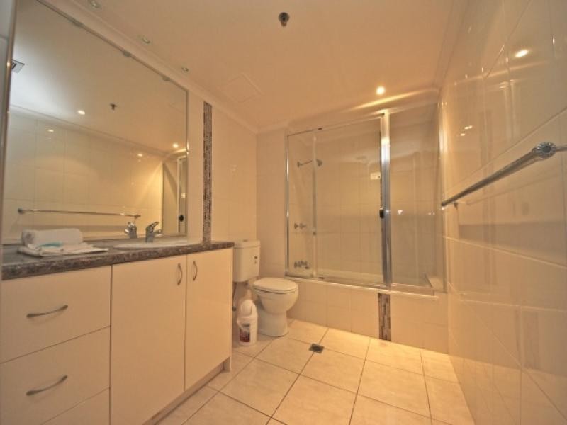 30 Laycock St, Surfers Paradise QLD 4217