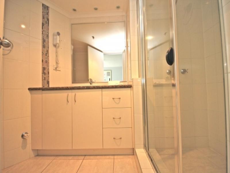 30 Laycock St, Surfers Paradise QLD 4217