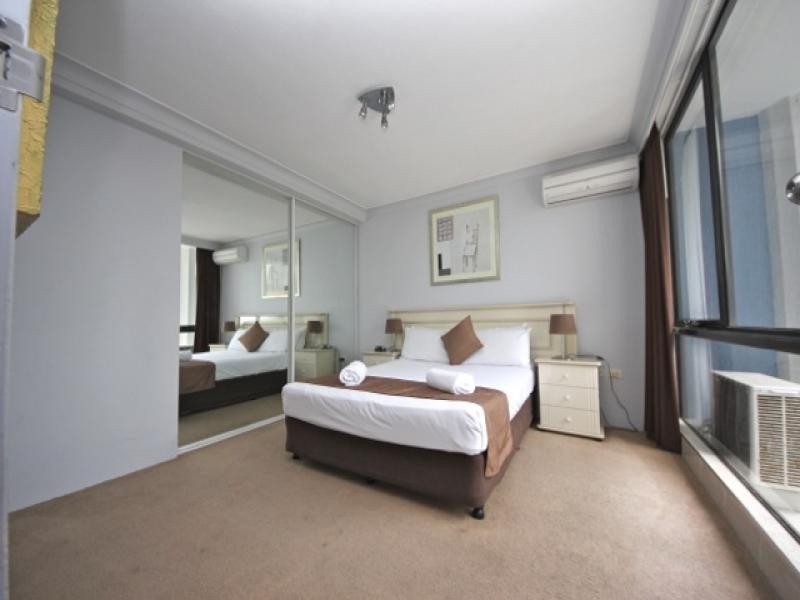 30 Laycock St, Surfers Paradise QLD 4217