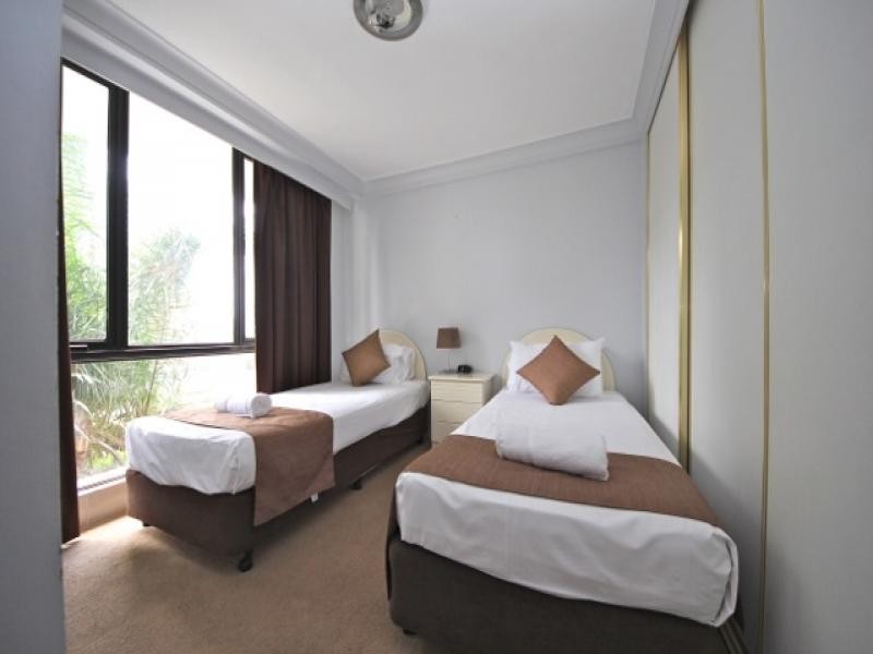 30 Laycock St, Surfers Paradise QLD 4217