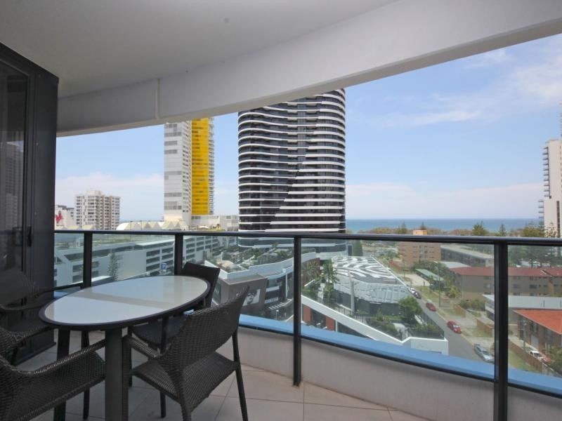 4 Oracle, Charles Ave, Broadbeach QLD 4218