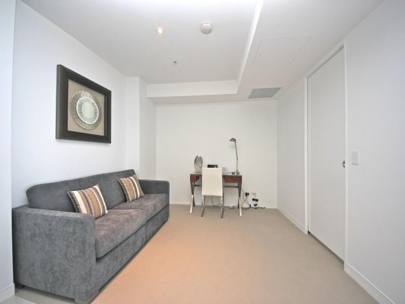 4 Oracle, Charles Ave, Broadbeach QLD 4218