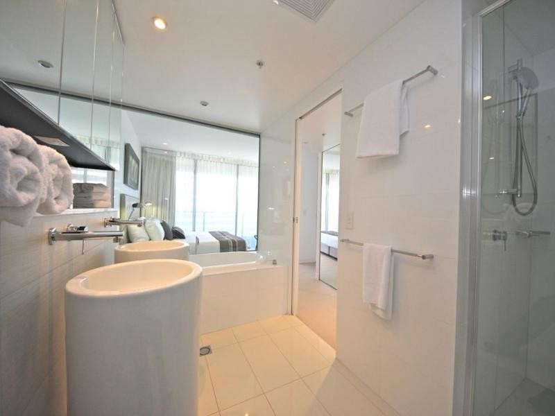 4 Oracle, Charles Ave, Broadbeach QLD 4218