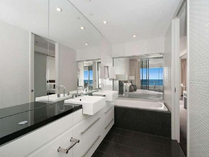 89 Surf Parade, Broadbeach QLD 4218