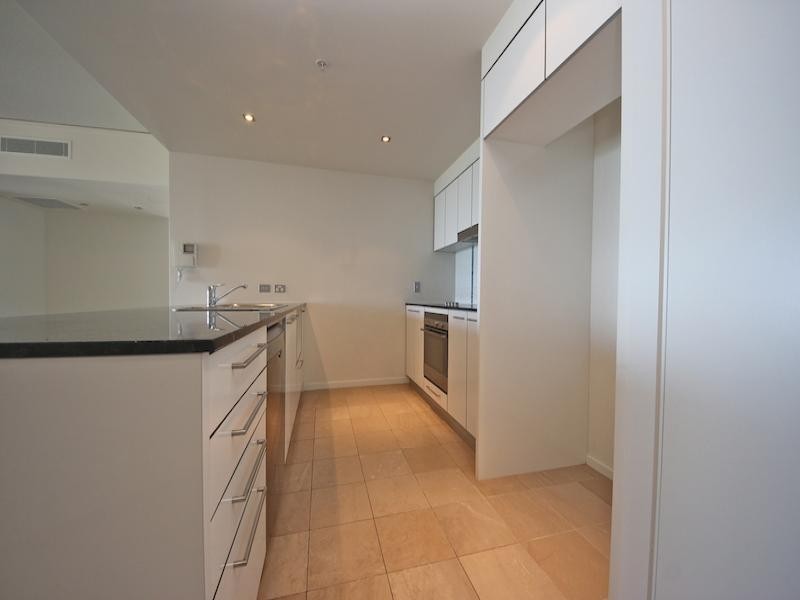 1706/22  Sierra Grand, Surf Parade, Broadbeach QLD 4218