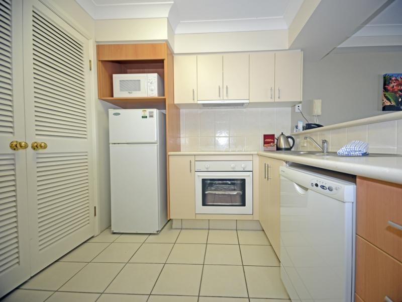 1043/2623 GOLD COAST HIGHWAY, Broadbeach QLD 4218