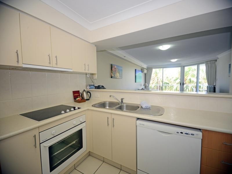 1043/2623 GOLD COAST HIGHWAY, Broadbeach QLD 4218