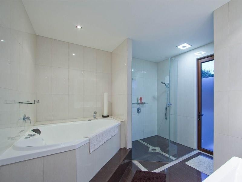 139 Allambi Ave, Broadbeach Waters QLD 4218