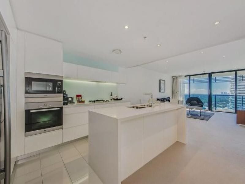 22203/4 Oracle, charles Avenue, Broadbeach QLD 4218