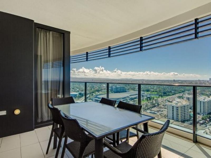 22203/4 Oracle, charles Avenue, Broadbeach QLD 4218