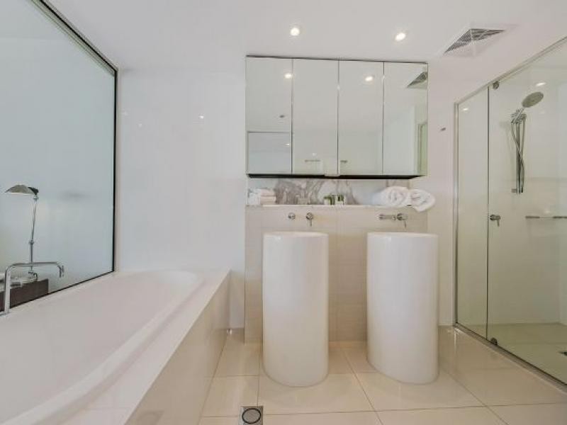 22203/4 Oracle, charles Avenue, Broadbeach QLD 4218