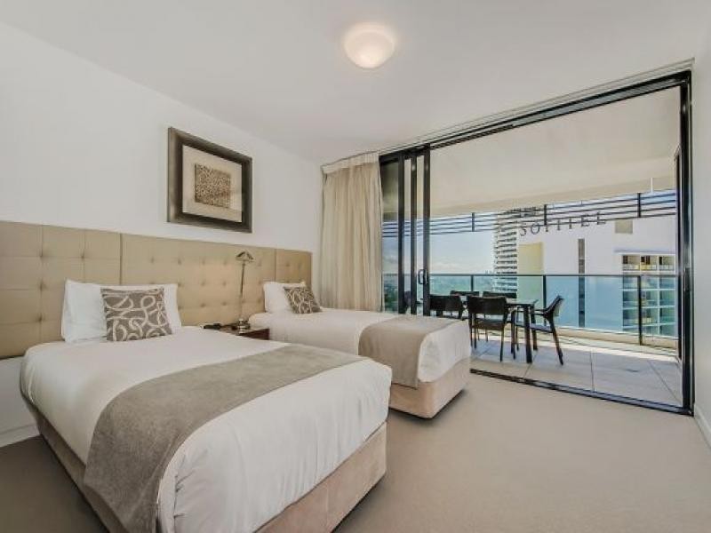 22203/4 Oracle, charles Avenue, Broadbeach QLD 4218