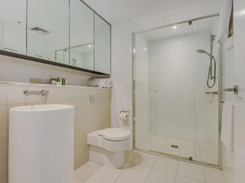 22203/4 Oracle, charles Avenue, Broadbeach QLD 4218