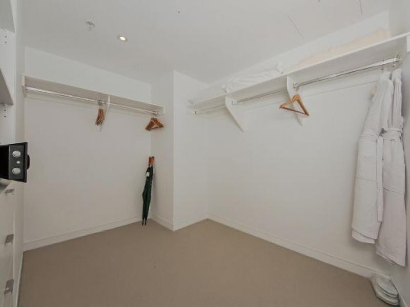 22203/4 Oracle, charles Avenue, Broadbeach QLD 4218