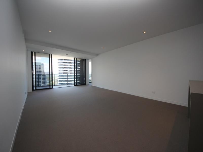 4 Charles Avenue, Broadbeach QLD 4218