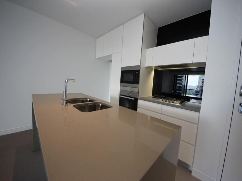 4 Charles Avenue, Broadbeach QLD 4218