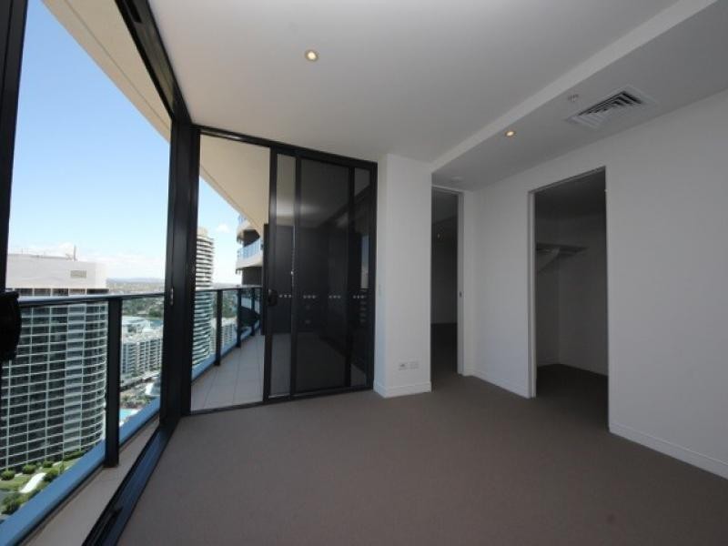 4 Charles Avenue, Broadbeach QLD 4218