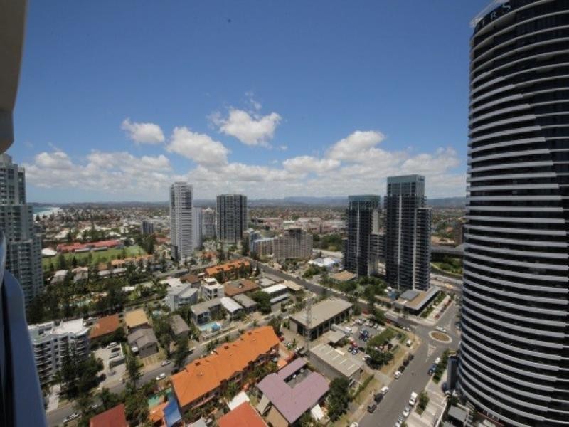 4 Charles Avenue, Broadbeach QLD 4218