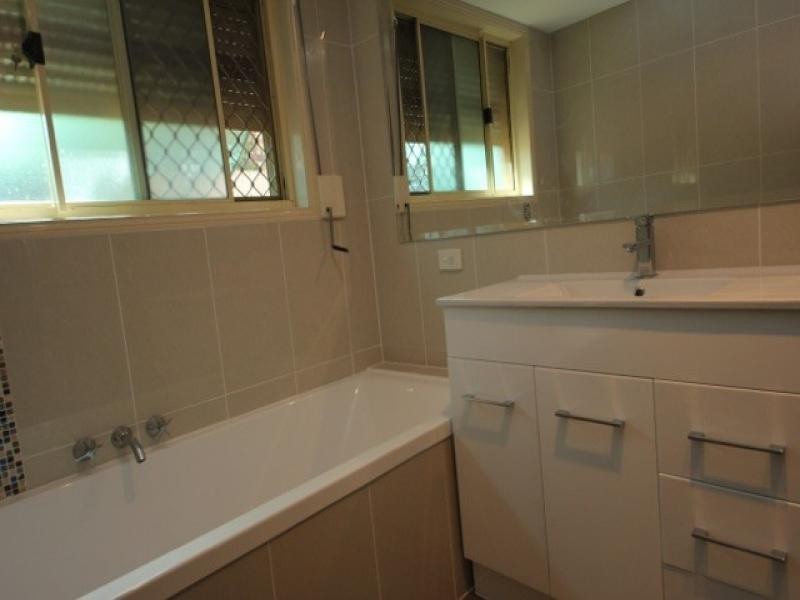 37 Allied Drive, Arundel QLD 4214