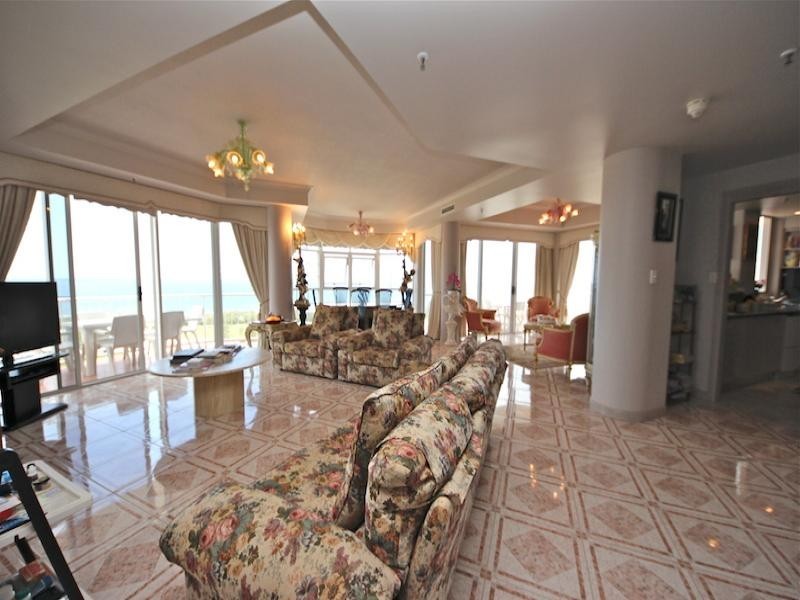 2633 GOLD COAST HIGHWAY, Broadbeach QLD 4218