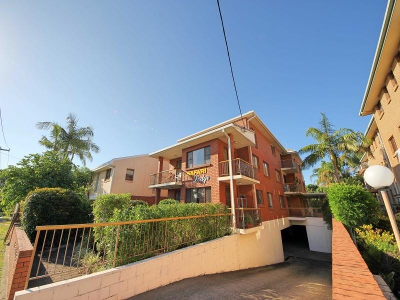 2/31 Armrick Ave, Broadbeach QLD 4218