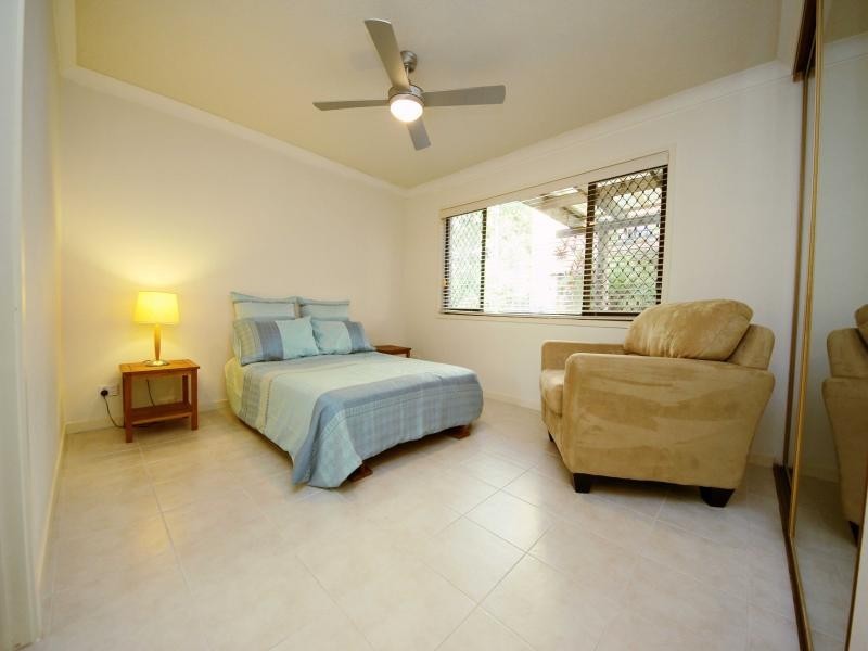 2/31 Armrick Ave, Broadbeach QLD 4218