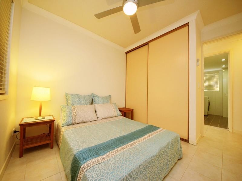 2/31 Armrick Ave, Broadbeach QLD 4218