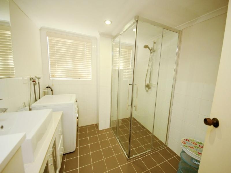 2/31 Armrick Ave, Broadbeach QLD 4218