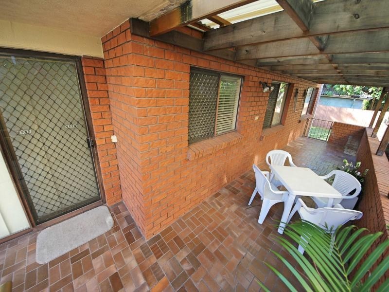 2/31 Armrick Ave, Broadbeach QLD 4218