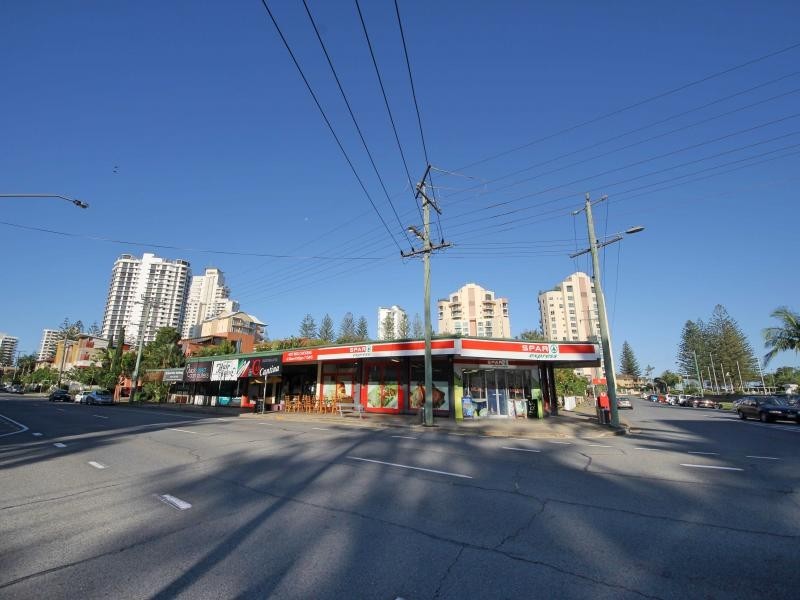 2/31 Armrick Ave, Broadbeach QLD 4218