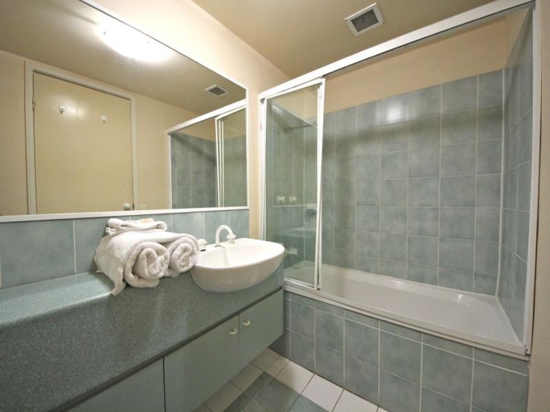 10 Alexandra Avenue, Broadbeach QLD 4218