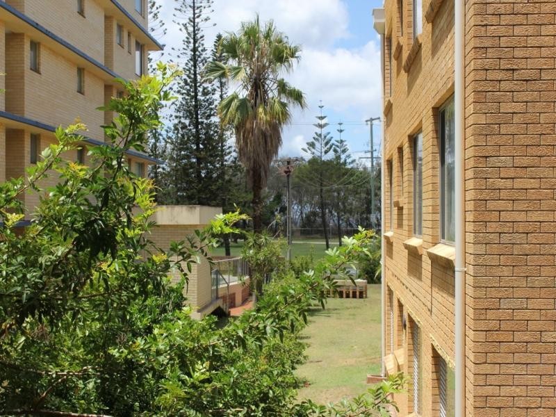 10 Alexandra Avenue, Broadbeach QLD 4218